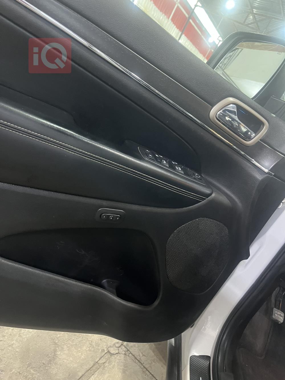 جیپ گراند شیرۆکی